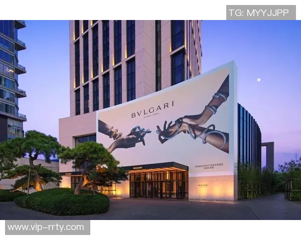 埃斯特旺与家人共同搬入新居,告别酒店生活开启新篇章